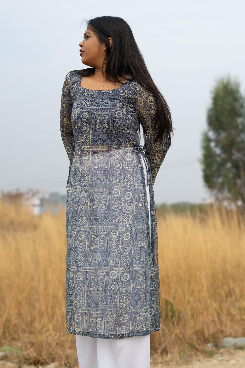 Chiffon kurta with side slit and tying