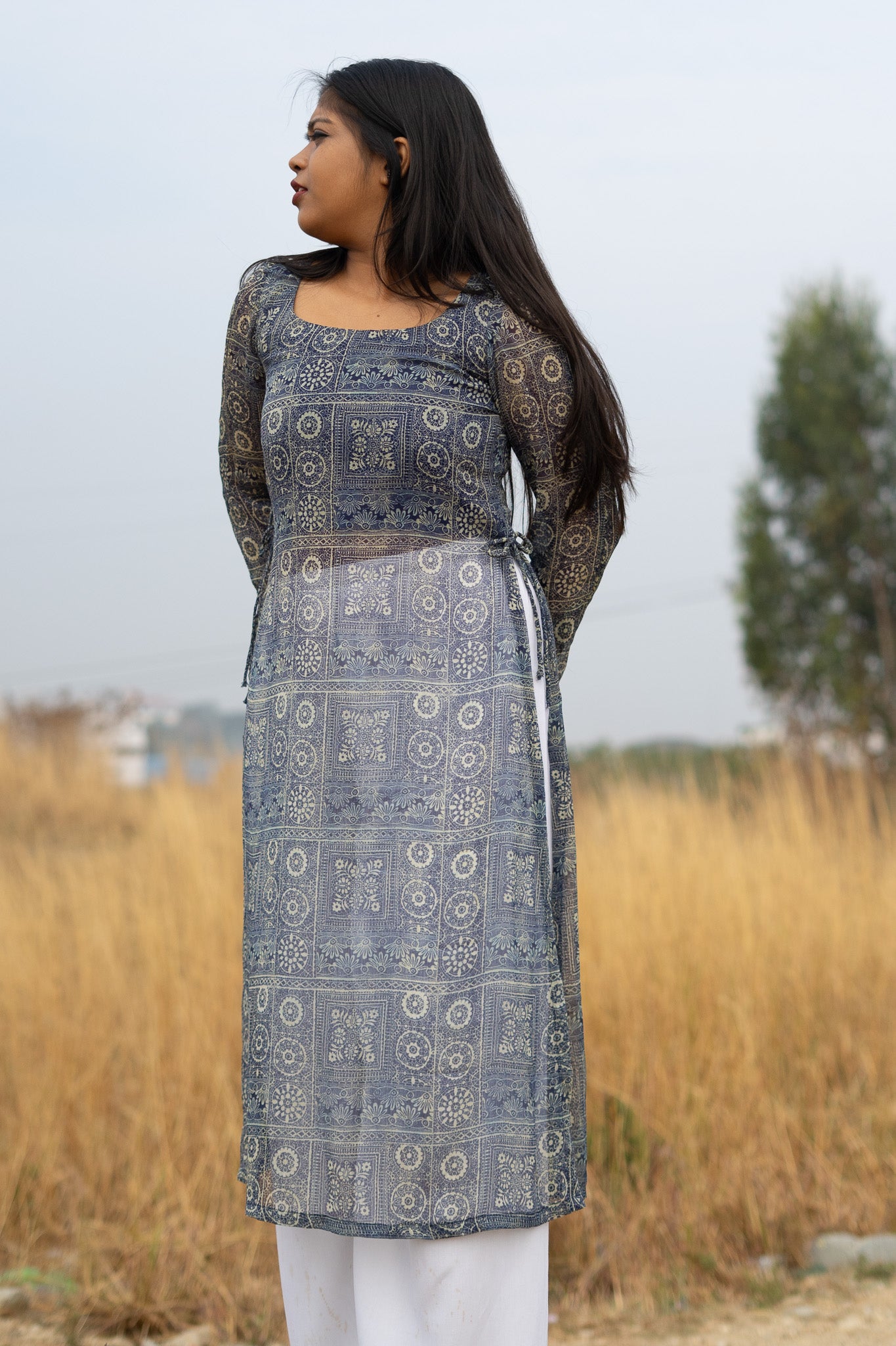 Chiffon kurta with side slit and tying