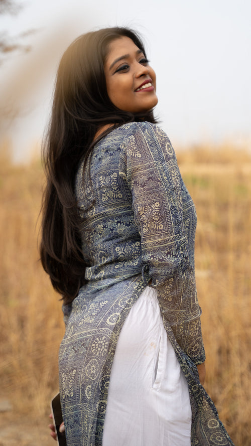 Chiffon kurta with side slit and tying